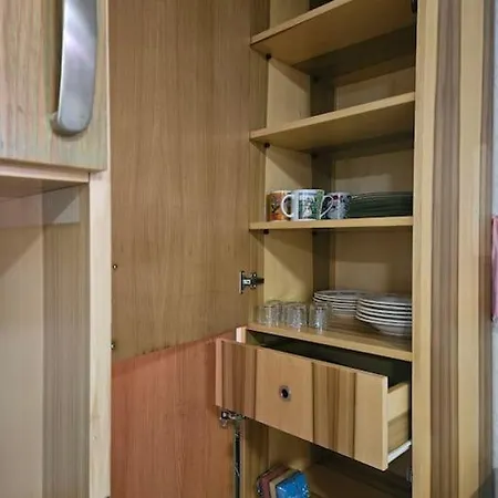 Bel Seminterrato Con Finestre Appartement