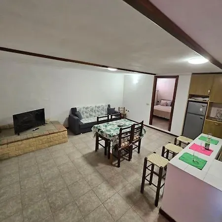 Bel Seminterrato Con Finestre Apartment