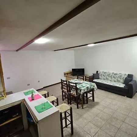 Bel Seminterrato Con Finestre Apartment