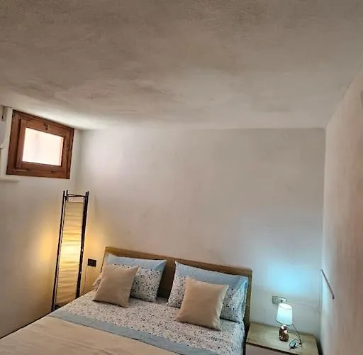 Bel Seminterrato Con Finestre Apartamento