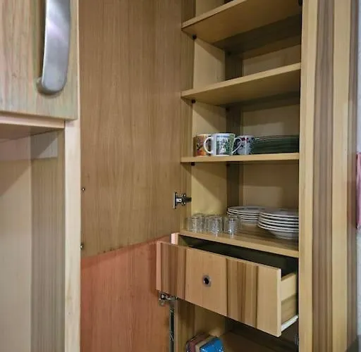 Bel Seminterrato Con Finestre Apartamento