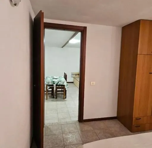 Bel Seminterrato Con Finestre Apartamento